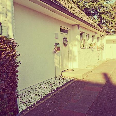 "Maison Blanche" - Das Gemuetliche Garten-Apartment Zwischen Koeln Und Duesseldorf Grevenbroich Exterior photo